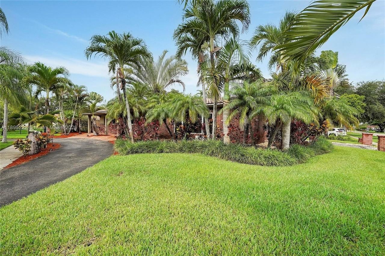 1518 Yale Drive #0 - Photo 4 of 37