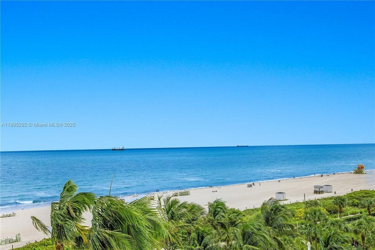 3801 Collins Avenue #704