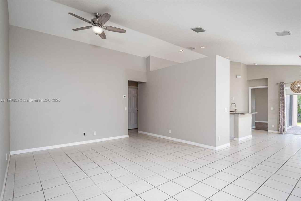 1524 Canary Island Dr #1524 - Photo 4 of 22