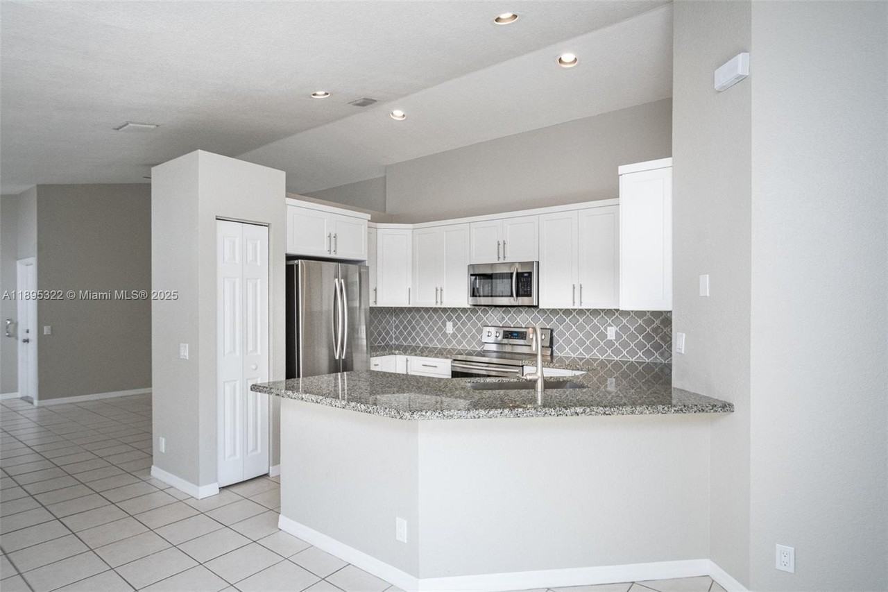 1524 Canary Island Dr #1524 - Photo 7 of 22