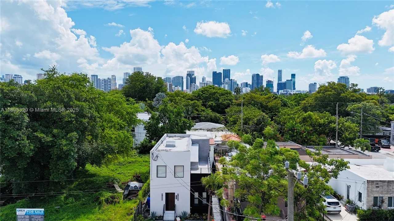 905 Sw 13th Ct #1 - Photo 2 of 15