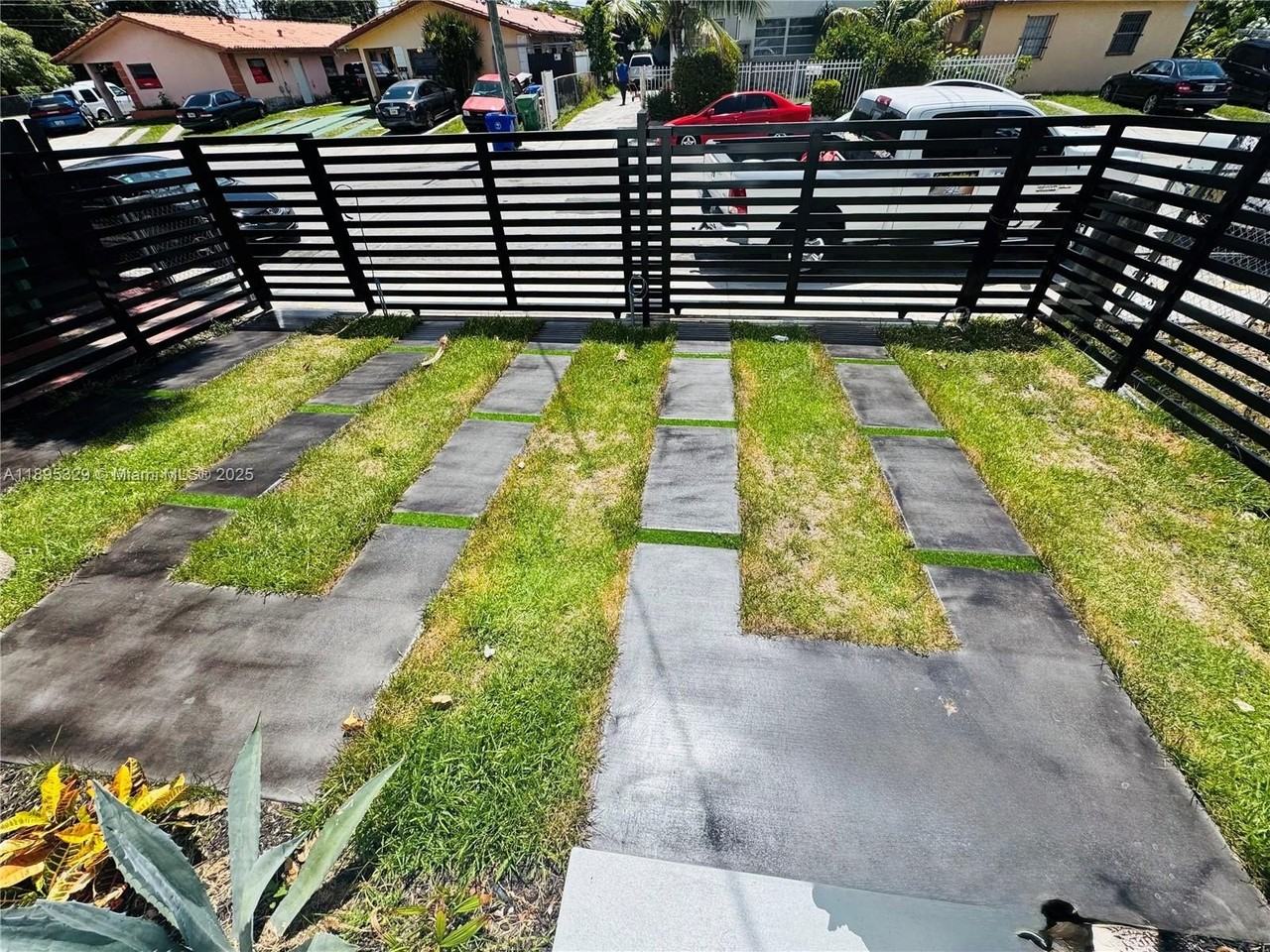 905 Sw 13th Ct #1 - Photo 3 of 15