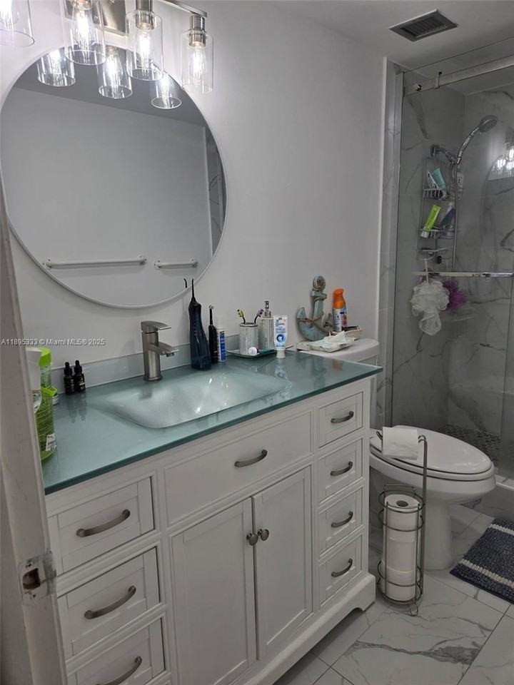 901 Hillcrest Dr #501 - Photo 5 of 9