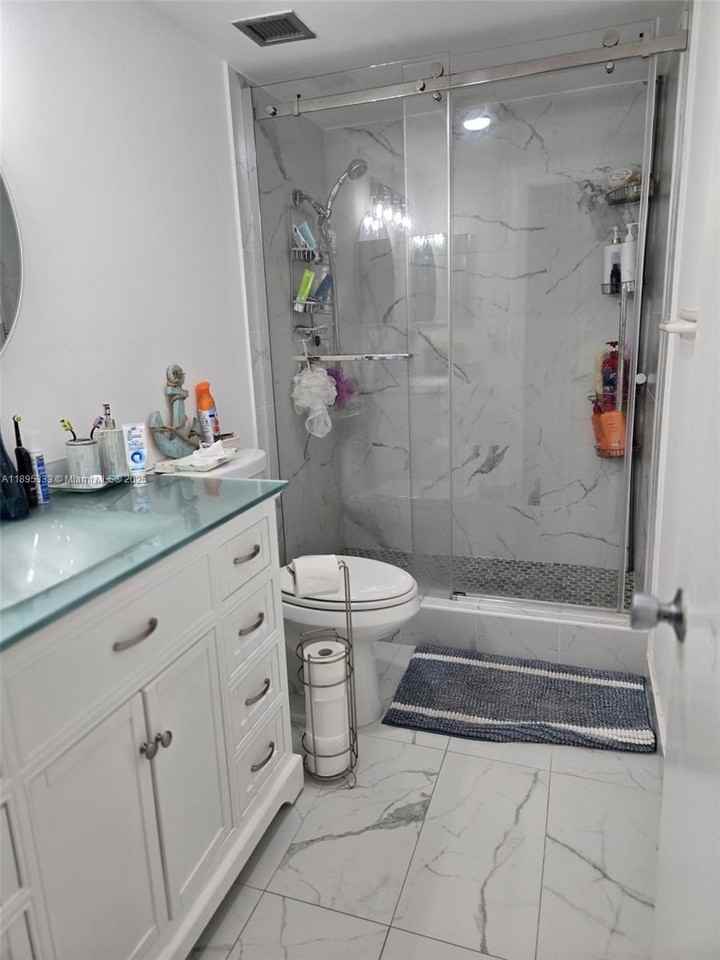 901 Hillcrest Dr #501 - Photo 6 of 9