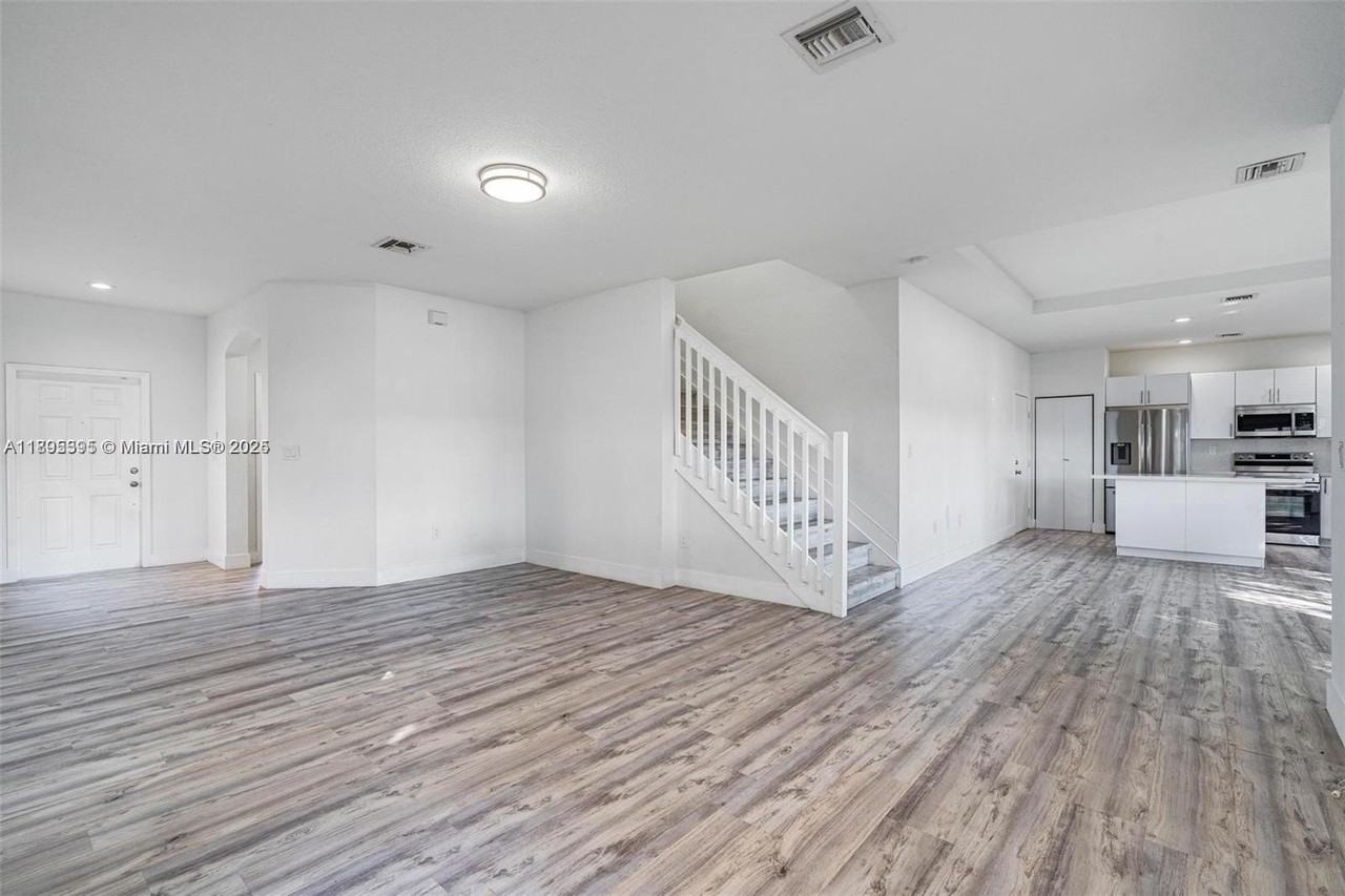 16350 Sw 50th Ter - Photo 4 of 21