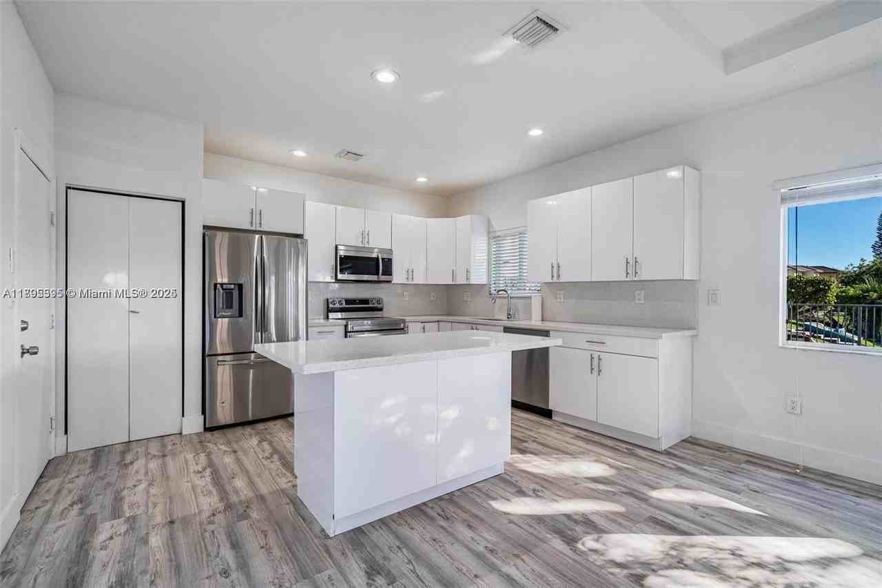 16350 Sw 50th Ter - Photo 6 of 21