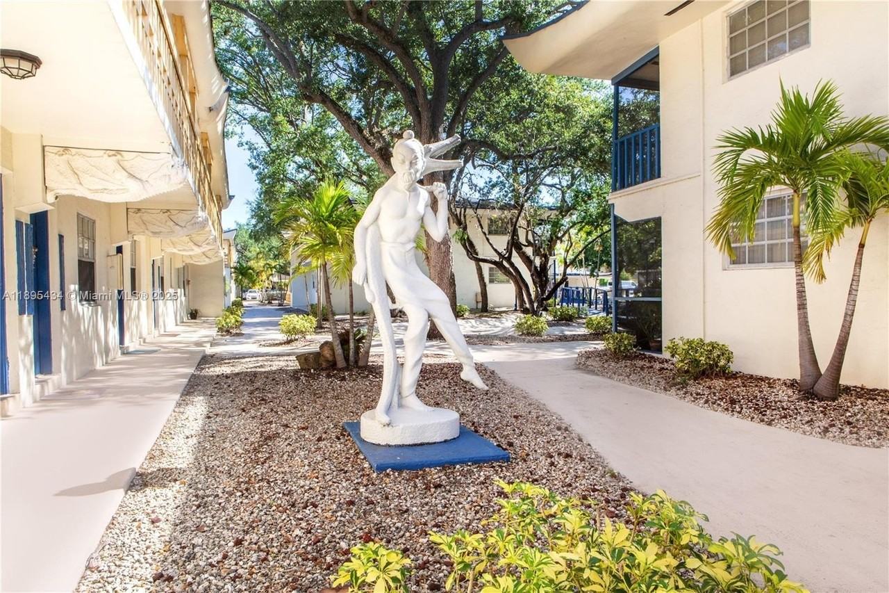 8320 Sw 65th Ave #J10A - Photo 2 of 8