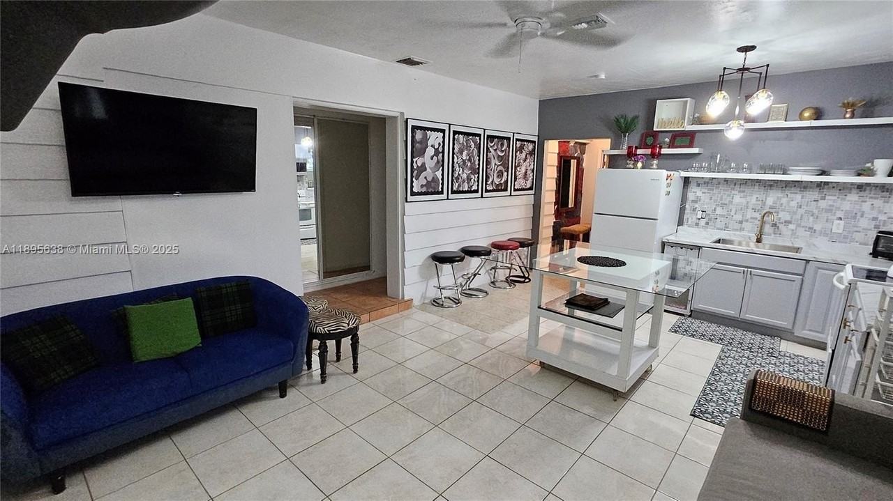 4201 Sw 60th Pl #2 - Photo 3 of 14