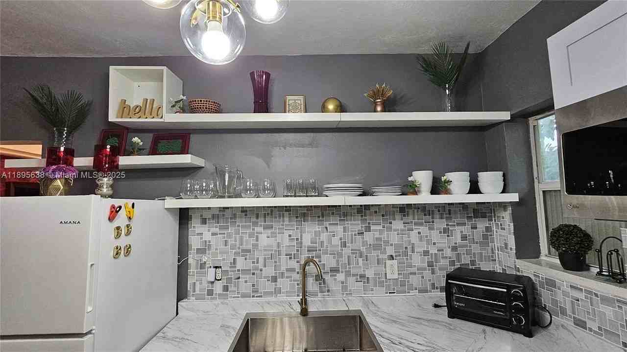 4201 Sw 60th Pl #2 - Photo 4 of 14