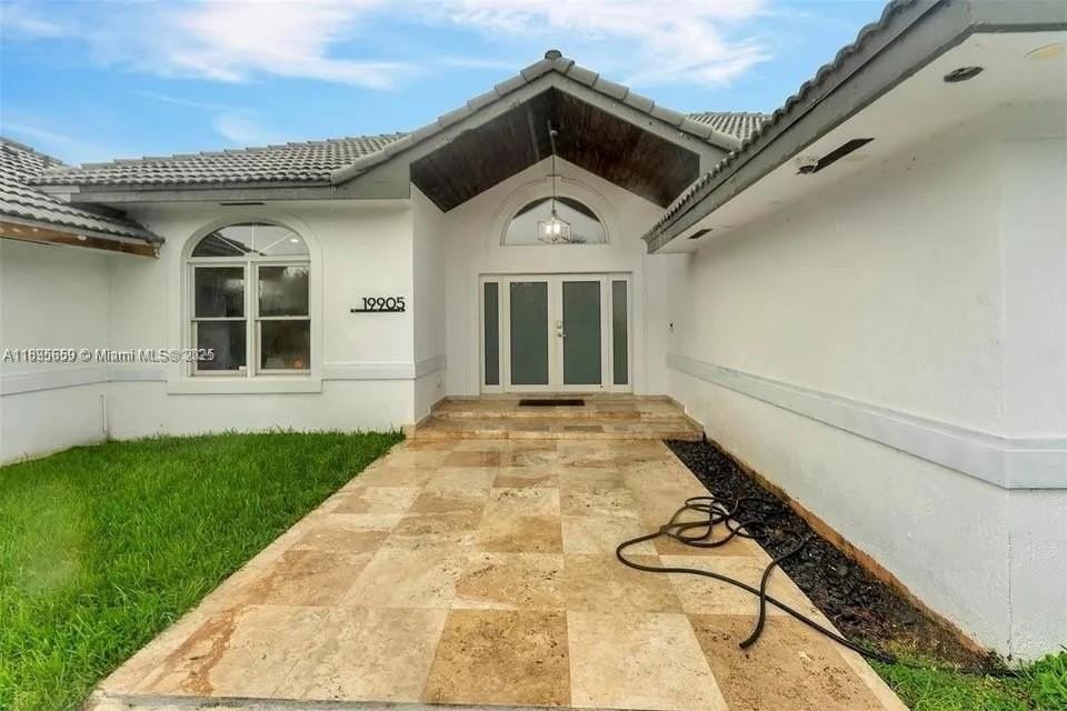 19905 Sw 135th Ave - Photo 5 of 34