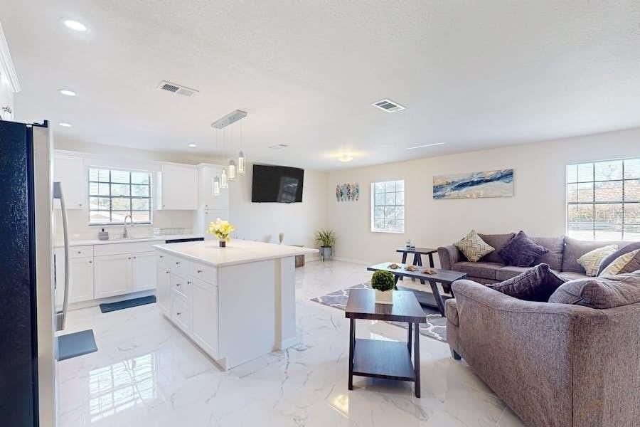 4207 5th Ave W - Photo 3 of 25