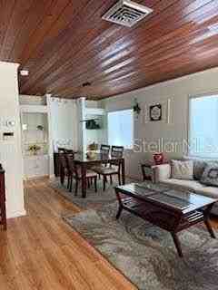 421 Riviera St - Photo 5 of 31