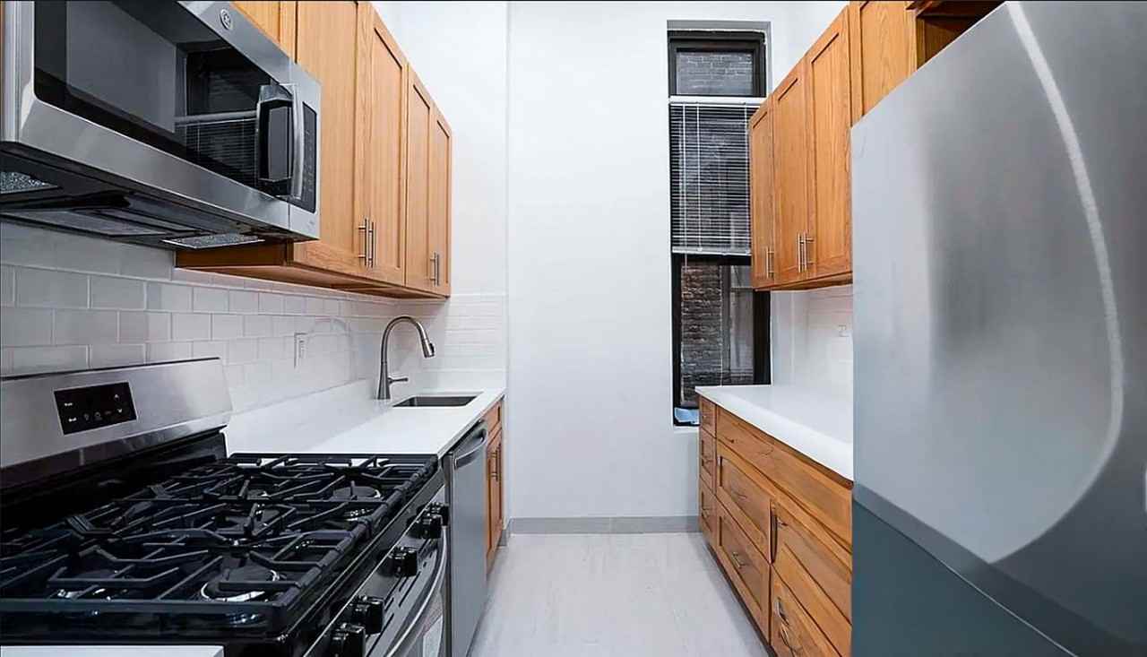 130 E 24th St #3DD - Photo 2 of 6