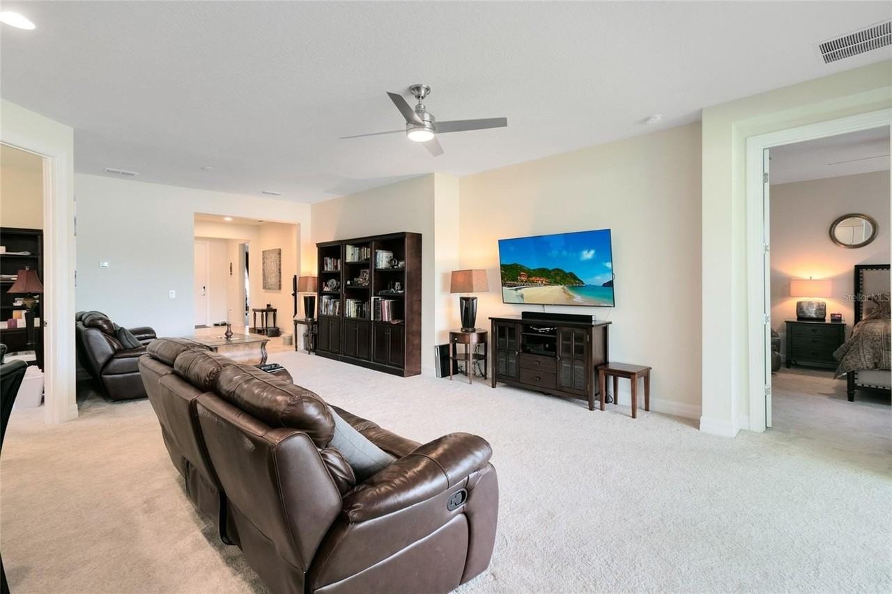 11167 Lemon Lake Boulevard - Photo 3 of 31