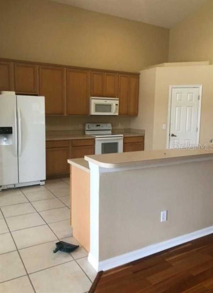 2371 The Oaks Blvd - Photo 2 of 23