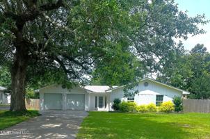 featured image of 7 Villa Cove Dr