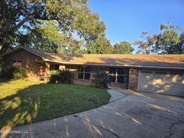 featured image of 726 Canterbury Dr