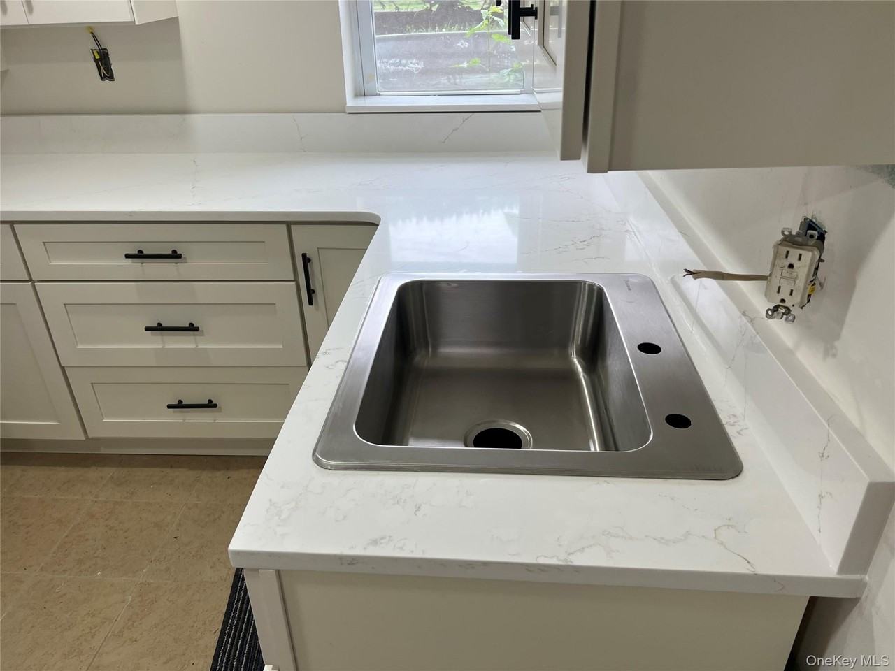 43 California Ave - Photo 4 of 15