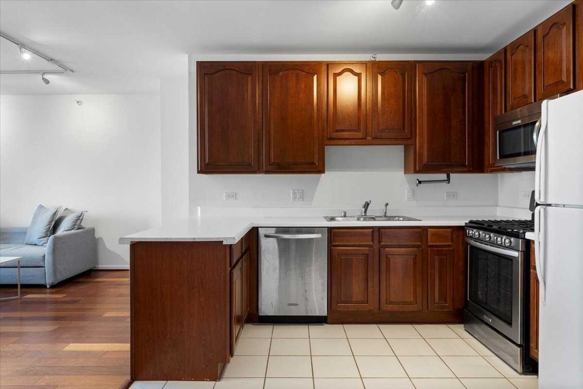 630 N State St #1609 - Photo 6 of 20