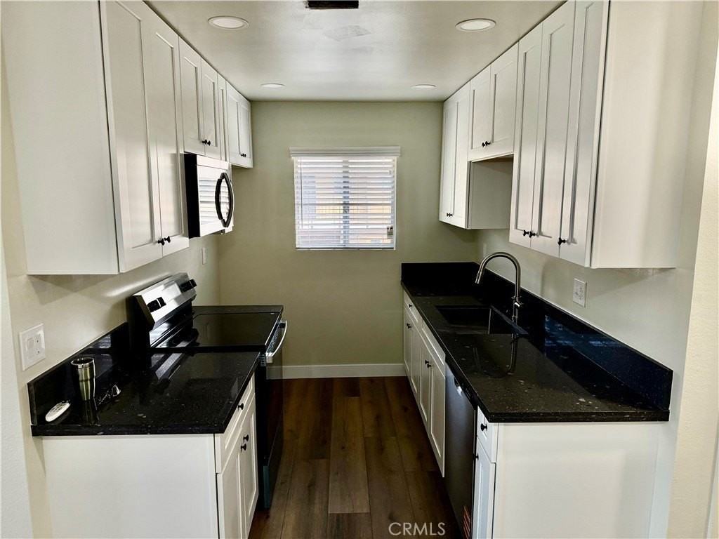 1073 W Calle De La Luna #4 - Photo 4 of 16