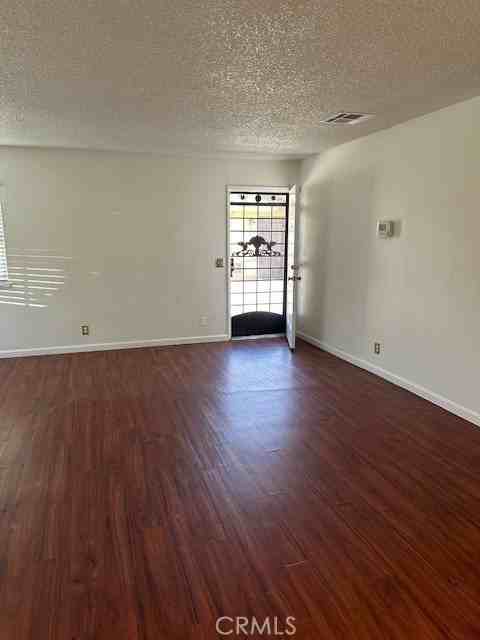 20289 Thunderbird Rd - Photo 4 of 8