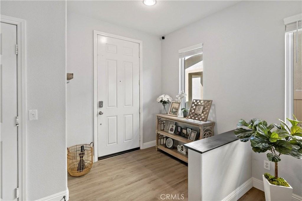 1664 Rigel St - Photo 4 of 32