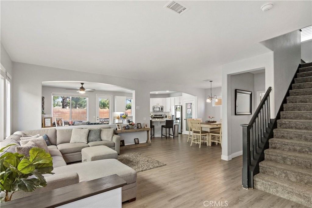 1664 Rigel St - Photo 5 of 32