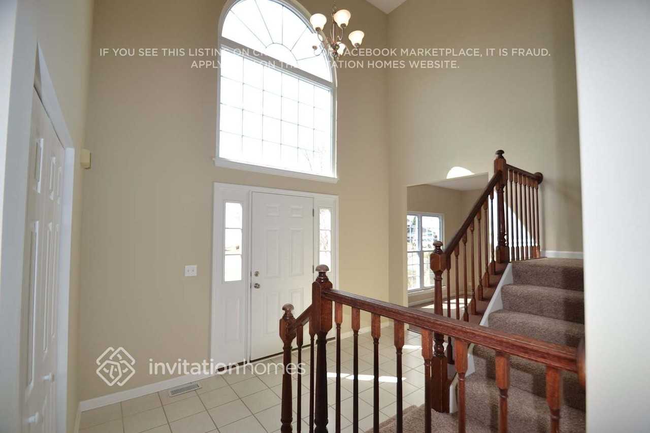 2058 Westridge Blvd - Photo 2 of 18