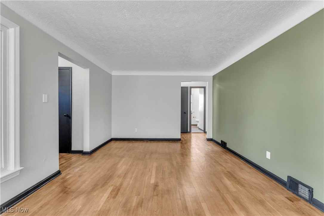 24330 Glenforest Rd - Photo 4 of 31