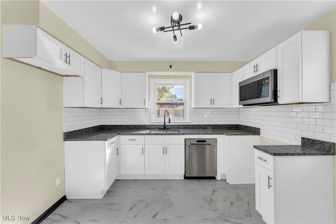 24330 Glenforest Rd - Photo 7 of 31