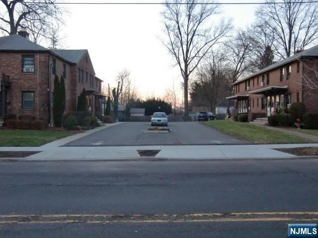 482 Broad Ave - Photo 2 of 26