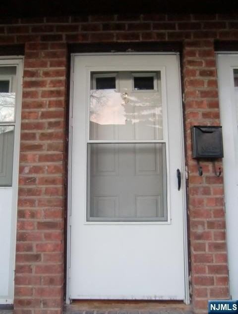 482 Broad Ave - Photo 4 of 26