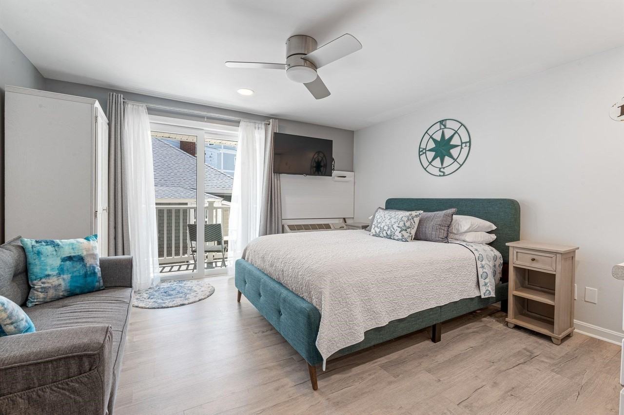 6 Ashworth Ave #15 - Photo 2 of 11