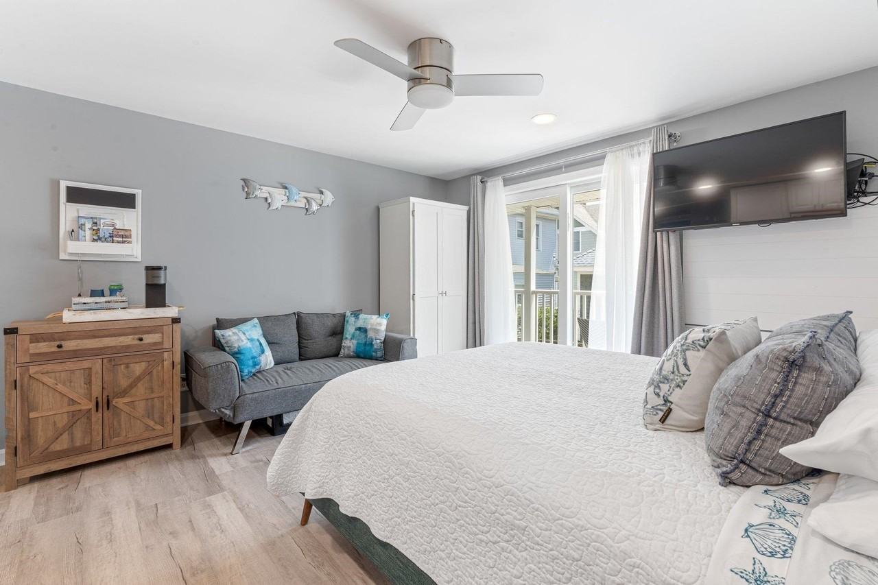 6 Ashworth Ave #15 - Photo 4 of 11