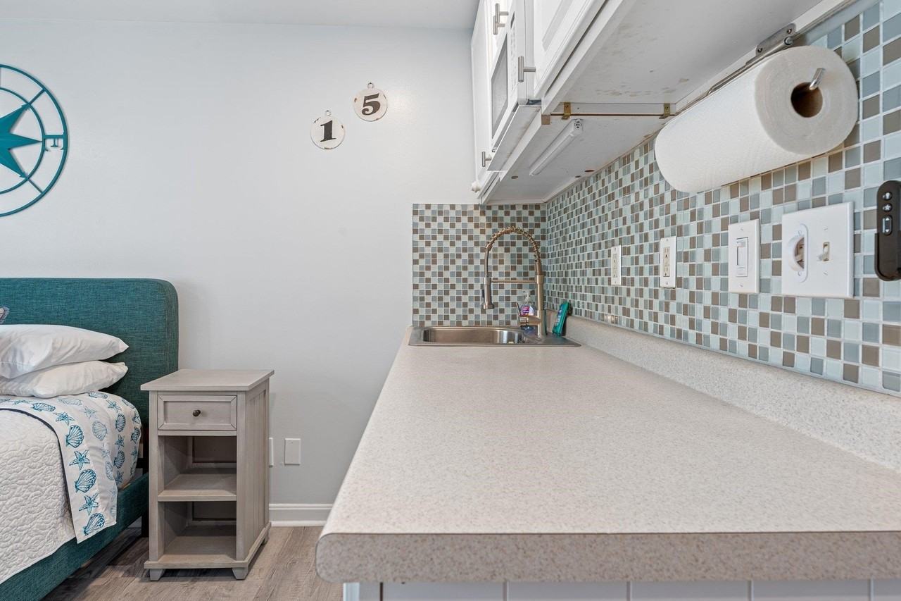 6 Ashworth Ave #15 - Photo 7 of 11