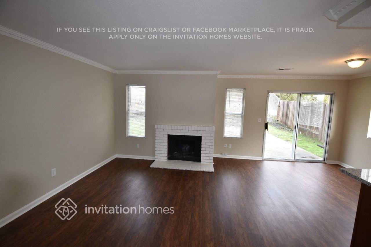 260 Cimarron Dr - Photo 3 of 12