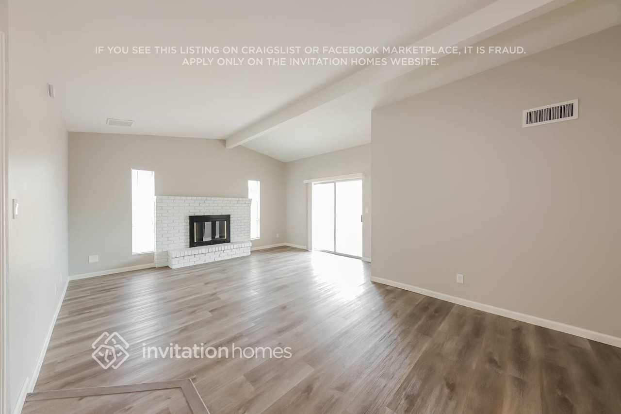 16227 N 43rd Dr - Photo 3 of 17