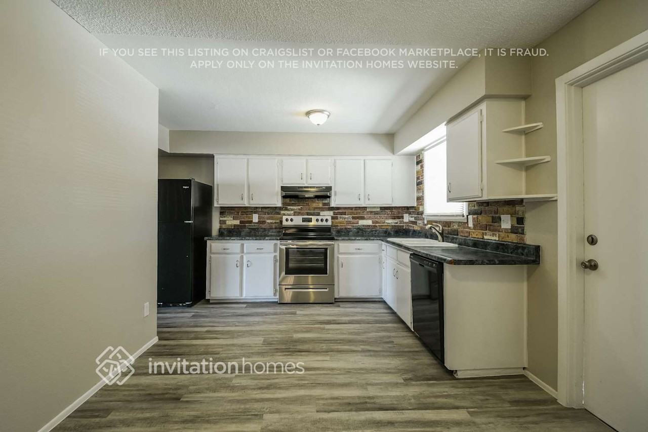 1102 W Helena Dr - Photo 5 of 16