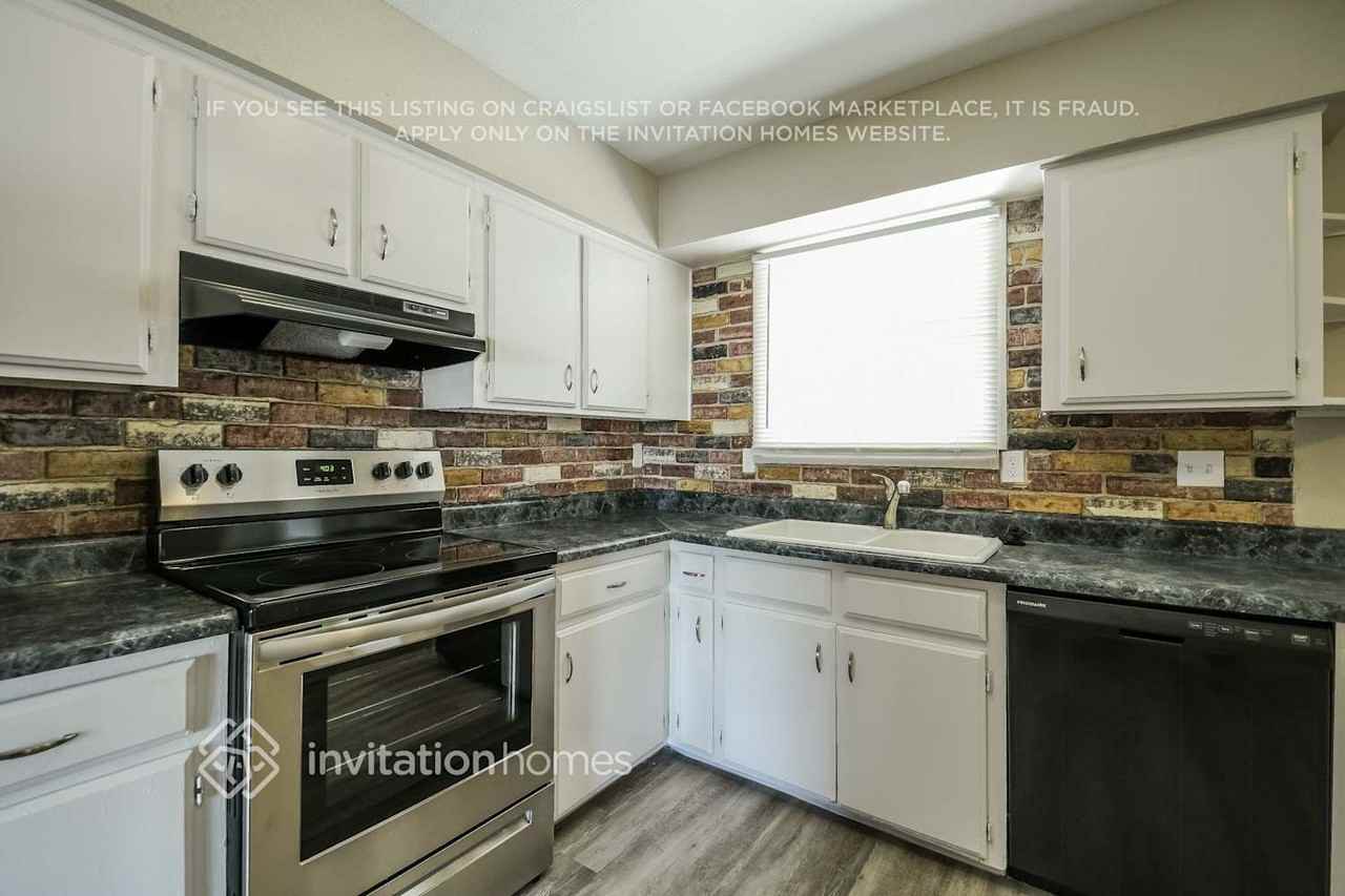 1102 W Helena Dr - Photo 6 of 16