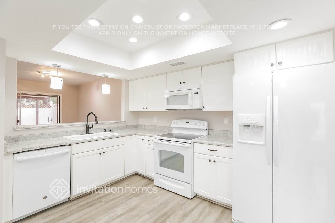 2733 West Estrella Drive - Photo 5 of 16