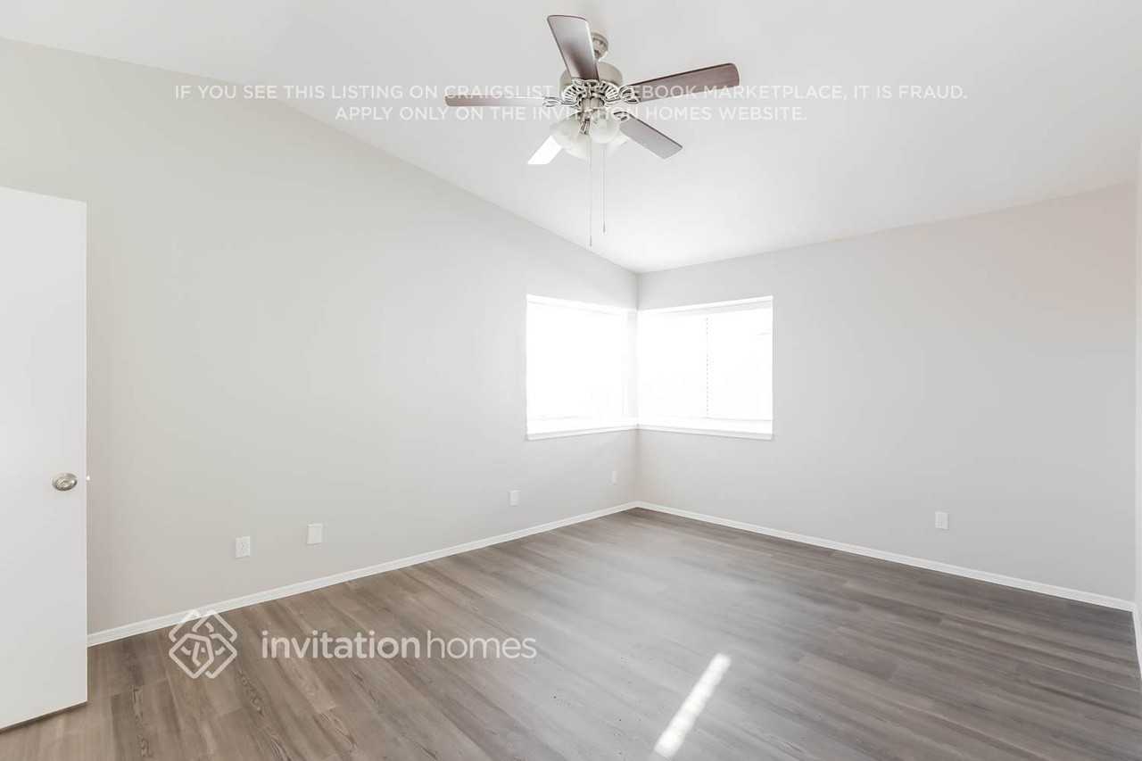 2733 West Estrella Drive - Photo 6 of 16