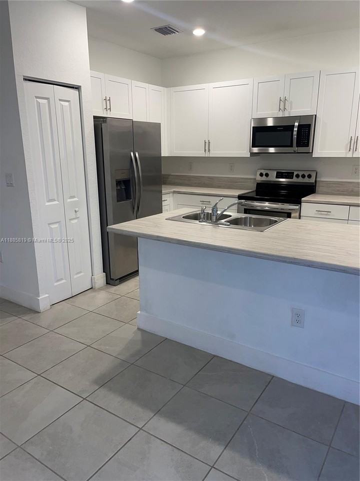 18320 Sw 148th Rd - Photo 2 of 5