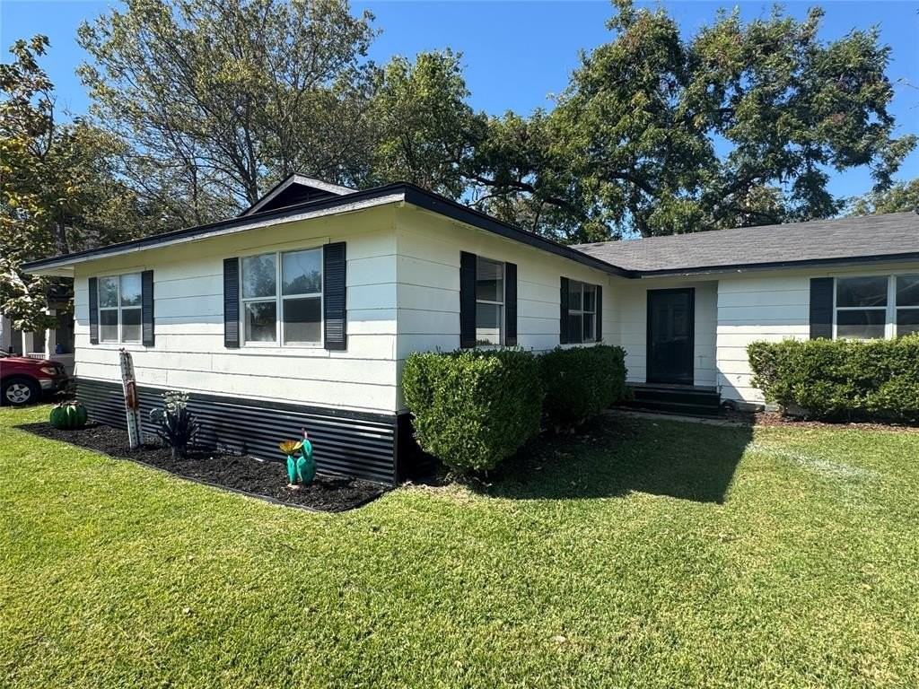 402 N Hughes St - Photo 2 of 17