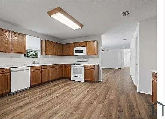 1665 Stonehaven Pl - Photo 4 of 21