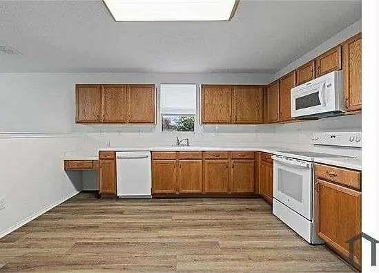 1665 Stonehaven Pl - Photo 5 of 21