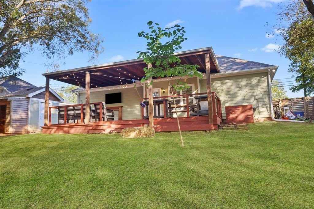 1185 E Jefferson St - Photo 3 of 24