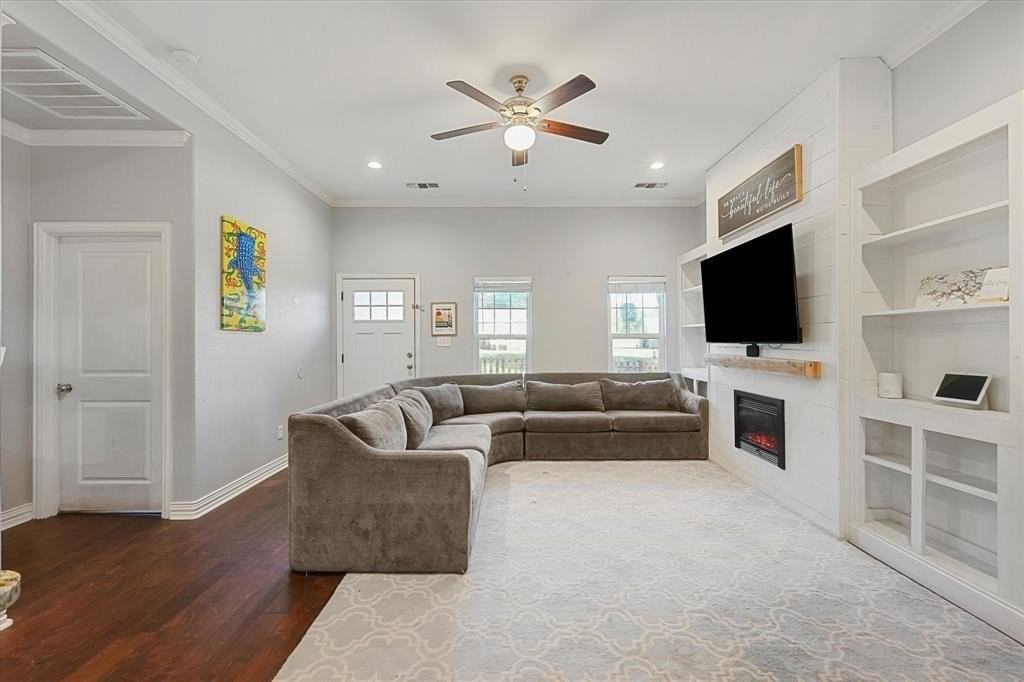 1185 E Jefferson St - Photo 5 of 24