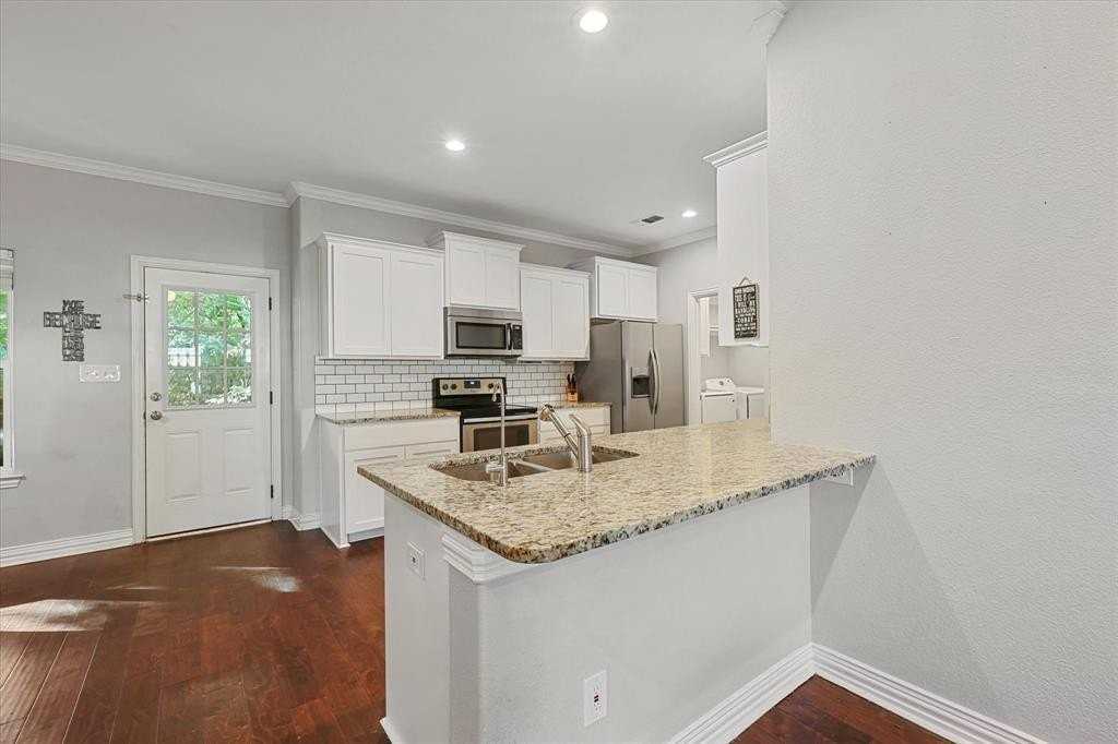 1185 E Jefferson St - Photo 6 of 24