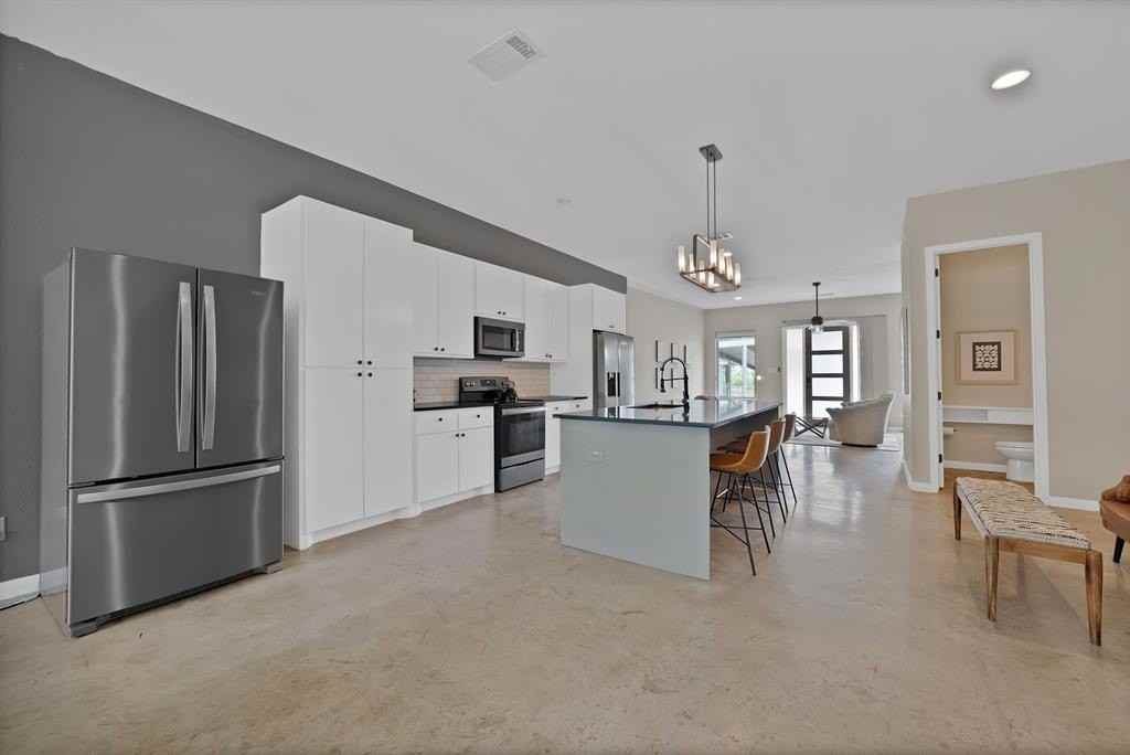 4633 Calmont Ave - Photo 4 of 28