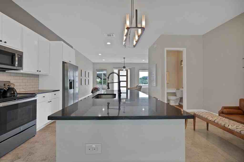 4633 Calmont Ave - Photo 5 of 28